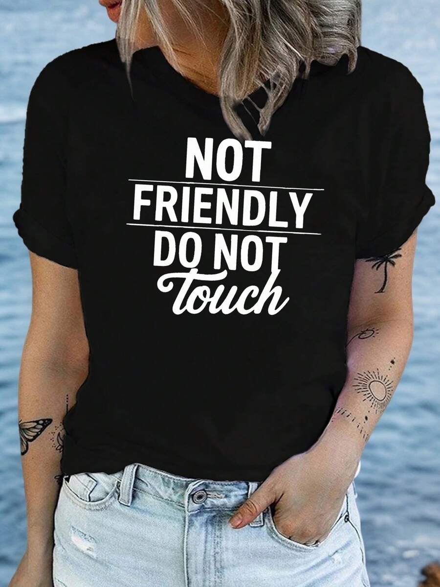 Camiseta cómoda para mujer con ilustración tipográfica - Negro - Ver 1