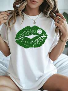 Camiseta del Día de San Patricio con labios verde brillante y estampado de trébol, top casual blanco para mujer, para usar en primavera y verano. - Blanco - Ver 8