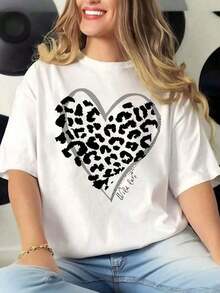 SimpieAndVersatileDesigncasual wearPlayera Blanca de Mujer con Corazón de Leopardo en Blanco y Negro, Camiseta de Moda "Wild Love" de Manga Corta, Top Moderno de Animal Print, Blusa Básica Estilo Estética para Diario o Salidas-Vintage Street Style Unisex Loose Cotton Short Sleeve Crew Neck T-ShirtCottonT-Shirt - Blanco - Ver 1