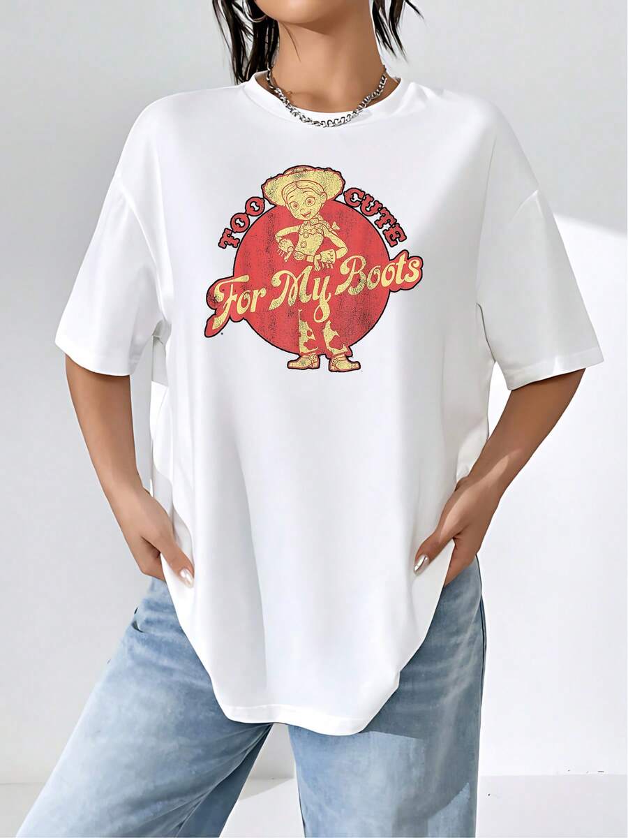 Gráfico alegre con una vaquera simpática frente a un sol rojo que transmite energía positiva y encanto del oeste ideal para espíritus libres camiseta de mujer casual cómoda para uso diario - Blanco - Ver 1