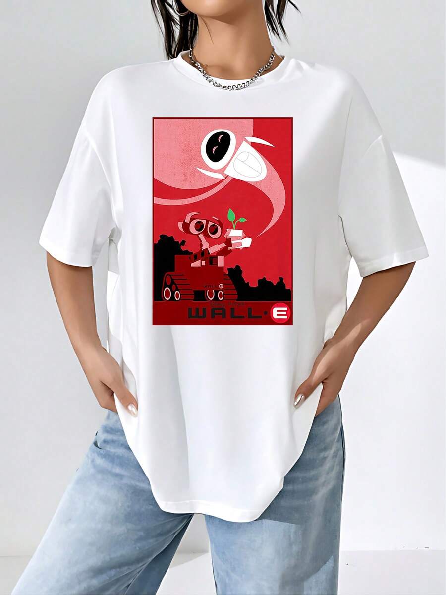 El estampado muestra un adorable robot que sostiene una planta verde como símbolo de esperanza y amor por la naturaleza mientras otro robot flota con mirada tierna sobre un fondo rojo evocando futuro y ecología camiseta de mujer casual suave cómoda para uso diario - Blanco - Ver 1