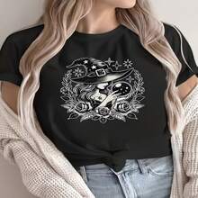 Women Cotton Round Neck Short Sleeve T-Shirt with Witch Hat and Floral Graphic, Casual Slight Stretch Top for Fall Boho Outfits - Negro - Ver 1