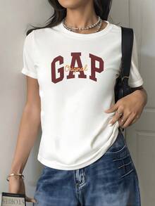 Large Printed Word Symbolizing Authenticity And Youthful Energy, Conveying Confidence And Urban Style. A Modern, Comfortable, And Perfect Casual Women's T-Shirt For Everyday Wear. - 白色 - 查看 1
