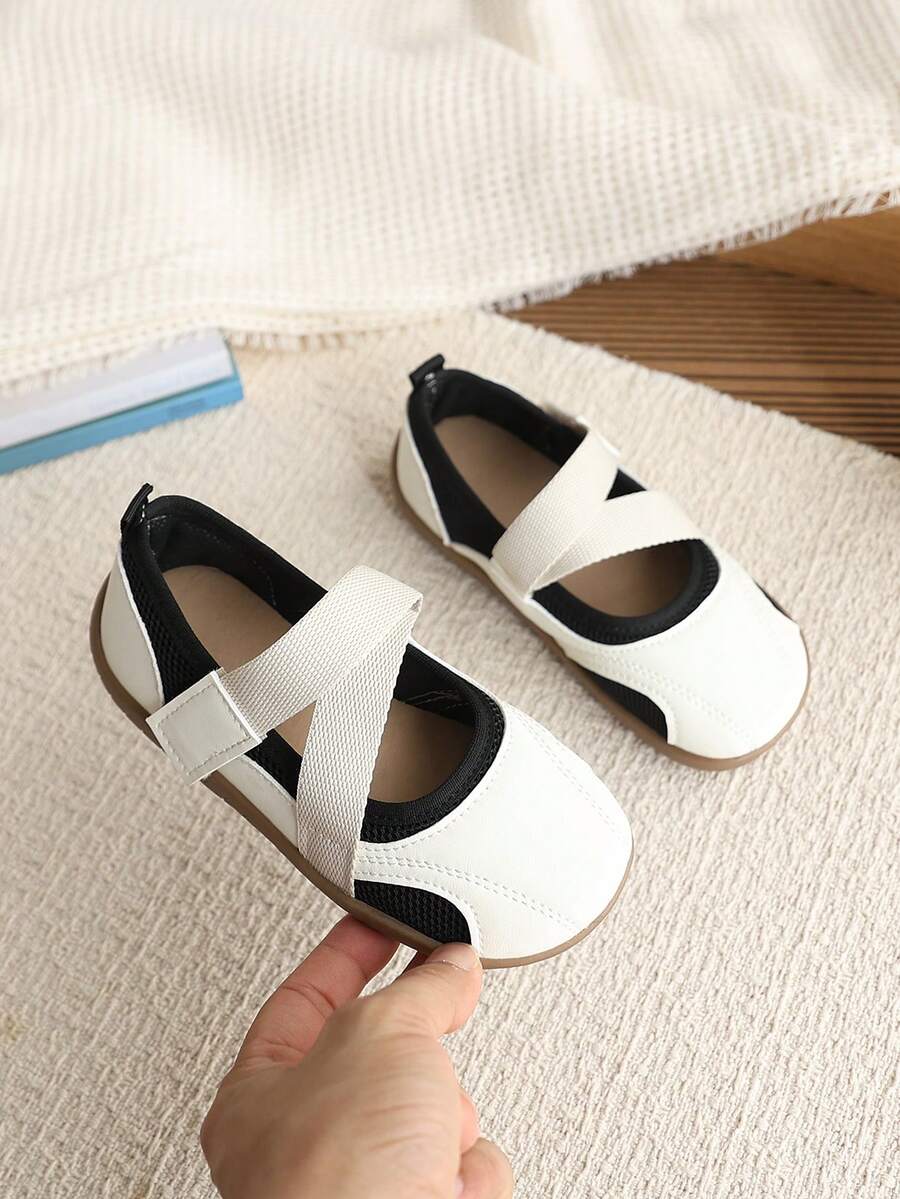 Kids' Breathable Mesh Mary Jane Shoes With Hook And Loop, Easy On/Off Casual Shoes, Versatile For All Seasons - Black and White - View 1