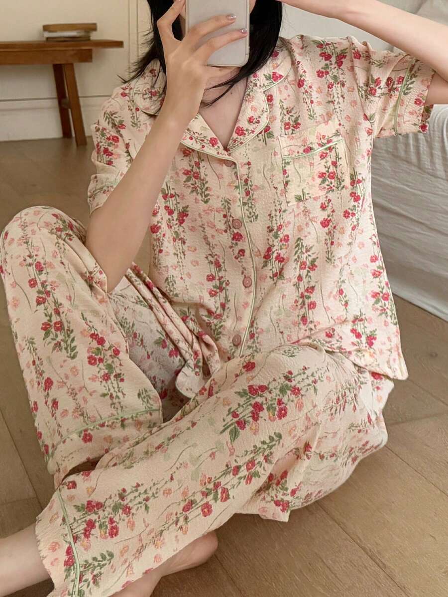 Bộ đồ ngủ nữ 2 món in hoa, gồm áo tay ngắn có cổ và quần dài. - Hồng - Xem 1