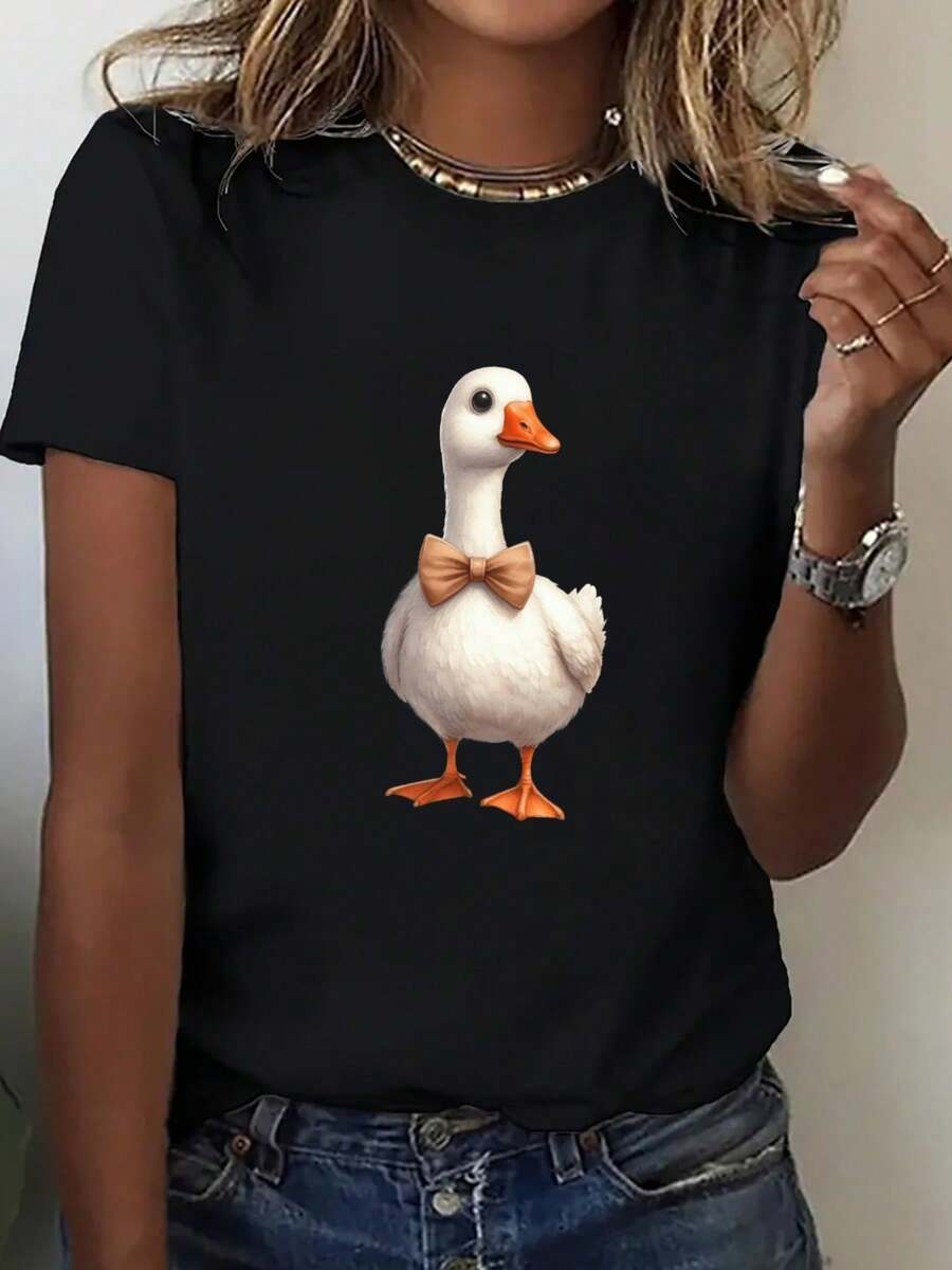 Camiseta de talla grande para mujer con diseño de pato - Corte holgado, manga corta, cuello redondo, color blanco, con un pato marrón de diseño de pico naranja, textura brillante, tela ligera y transpirable, perfecta para uso casual en primavera y verano, una prenda divertida para todas las estaciones. Camisetas gráficas de verano para mujer, camisa casual estampada, manga corta y cuello redondo, moda urbana local de primavera/verano. - Negro - Ver 1