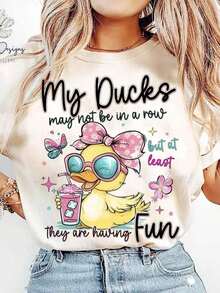 Camiseta Casual para Mujer con Estampado "Mis Patos Puede que No Estén en Línea, Pero Almínimo se Divierten", Transpirable y Cómoda, Manga Corta, Cuello Redondo, Estampado de Patos Adorables, Algodón Suave, Perfecta para Uso Diario y Estilo Urbano Divertido - Blanco - Ver 2