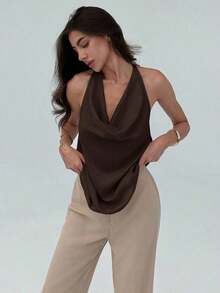 ajustado de mujer de cuello halter con efecto drapeado en un bloqueo de colores minimalista y elegante - Café integral - Ver 1