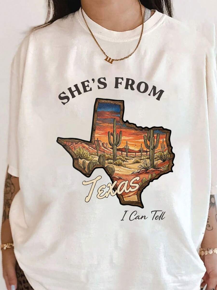 She's From Texas T-Shirt, R Texas T1EE, Southern Cowgirl Country Style T-Shirt, Unisex Texas Pride Top. Unisex 220g Pure Cotton T-Shirt, Ideal Weight For All Seasons, Suitable For Both Men And Women. Durable, High-Quality Fabric, Soft To The Touch And Long-Lasting. Breathable Top. Suitable For Women's Spring And Summer, Holidays, Mother's Day, And Independence Day. - 白色 - 查看 1