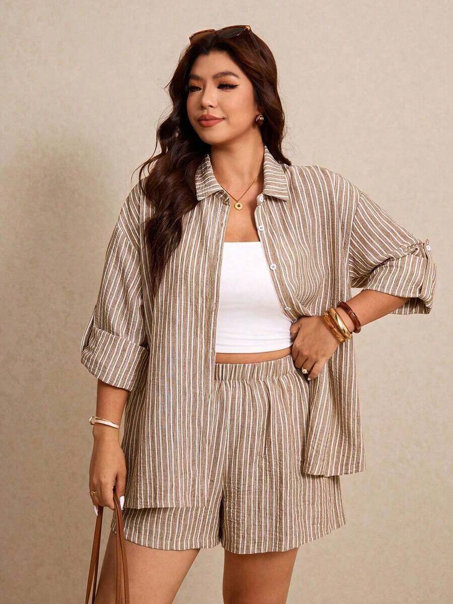 Embrisa Ropa de otoño para mujeres de talla grande, conjuntos de ropa escolar: camisa de rayas abierta al frente con mangas ajustables y conjunto de shorts para mujeres - Marrón - Ver 1