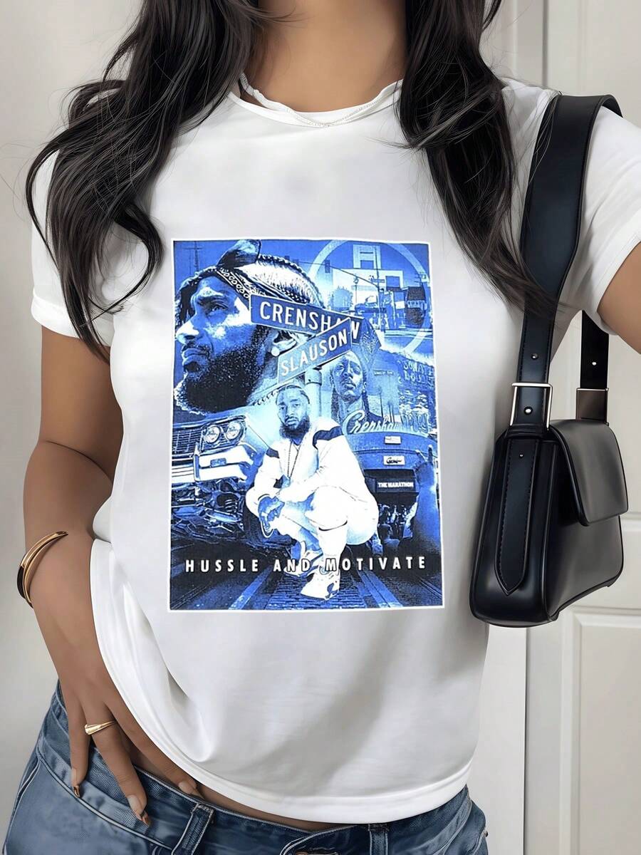 Escena urbana con calles iluminadas y autos clásicos que evocan la fuerza de los sueños y la motivación constante camiseta de mujer moderna y cómoda para uso casual - Blanco - Ver 1