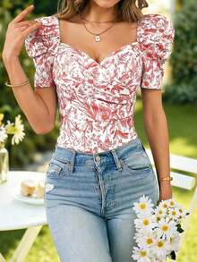 Blusa de mujer casual y elegante con estampado floral romántico y cuello en V, manga abullonada, para primavera/verano.Blusa floral de verano, blusa de primavera, blusa de manga abullonada, blusa floral, Blusa floral francesa suave del verano 2026 con cuello de corazón, manga abullonada y ajuste ceñido, blusa de manga corta linda para vacaciones, camisa delgada versátil para uso diario - Rojo - Ver 1