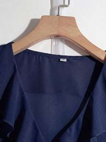 Blusa casual con cuello en V, mangas con volantes y pétalos - Azul marino - Ver 4