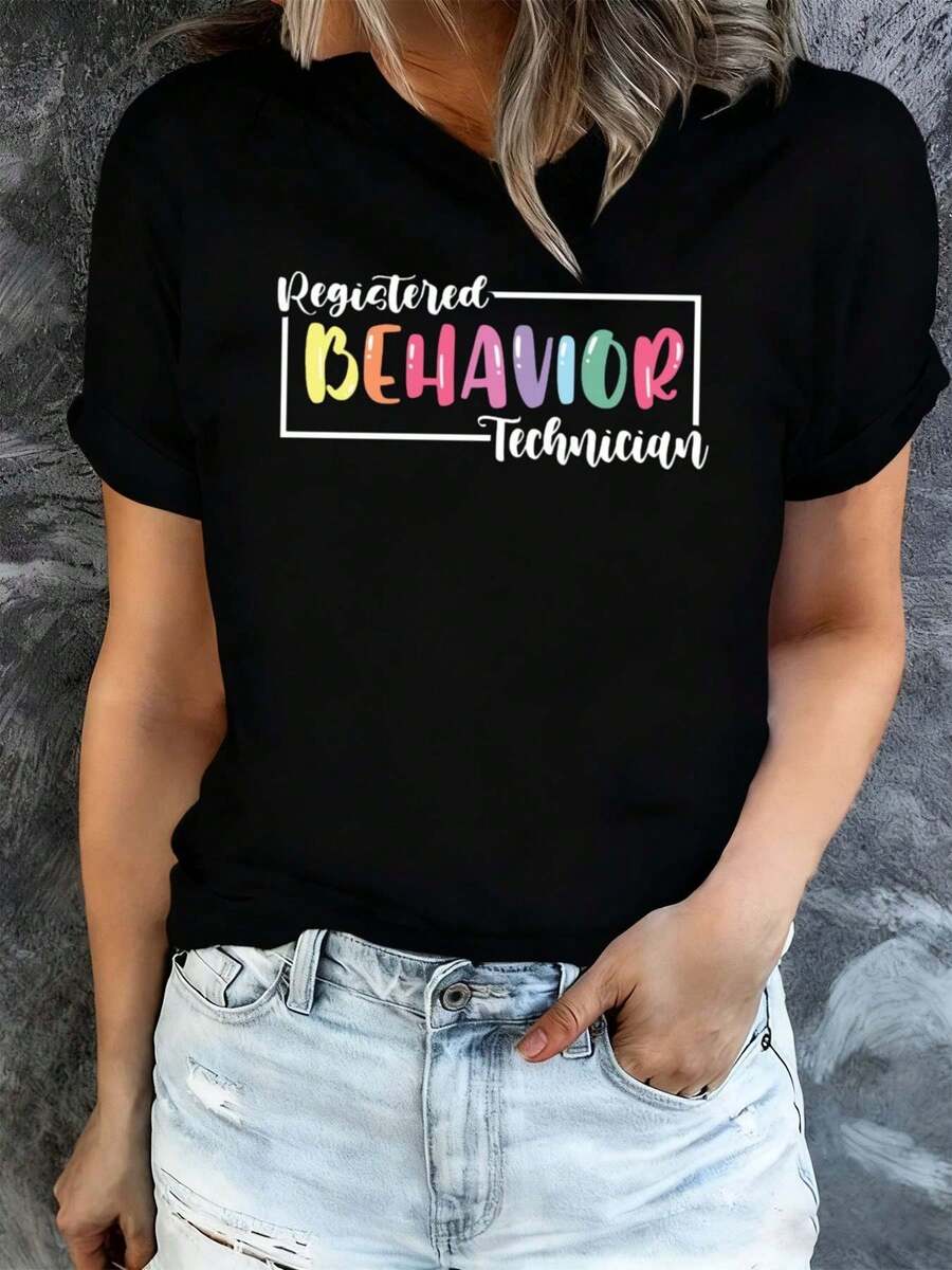 Camiseta de mujer RBT con tipografía vibrante y cuello redondo en negro - una camiseta casual moderna y eterna, perfectara la moda urbana y eerano. Una fantástica opción para regalar, también es adecu y cómodara el uso diario.