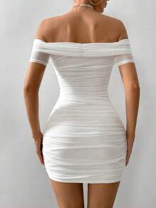 Vestido mini ajustado de mujer con hombros abiertos, manga corta, abalorios y drapeado - Blanco - Ver 2