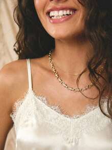 -E Elegante conjunto de vacaciones para mujer con top de tirantes finos, ajuste ceñido, de satén beige con ribete de encaje - Blanco - Ver 5