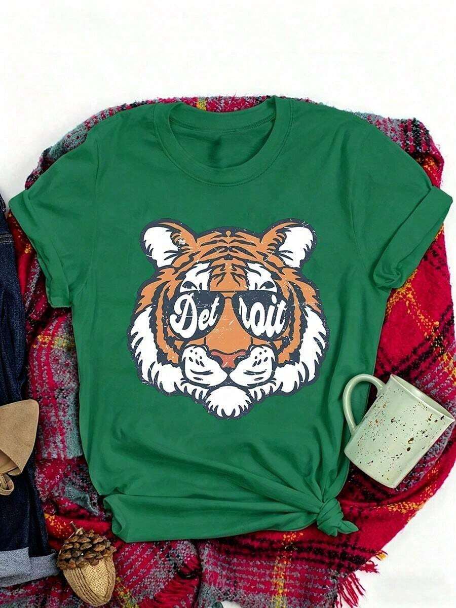 Short Sleeve [Retro Detroit Tiger T-Shirt] Women's T-Shirt With Retro Detroit Tiger Mascot Graphic Print | Nostalgic Urban Pride, Comfortable For All Seasons, Machine Washable T-Shirt, Cute And Casual Summer Graphic Tees For Women - 綠色 - 查看 1