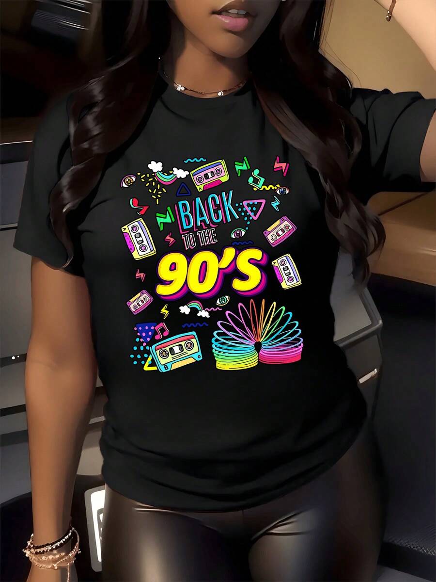 Cintas de cassette coloridas y formas geométricas vibrantes evocan la nostalgia divertida de los años noventa con energía retro ideal para quienes aman la música vintage camiseta de mujer casual cómoda y moderna - Negro - Ver 1