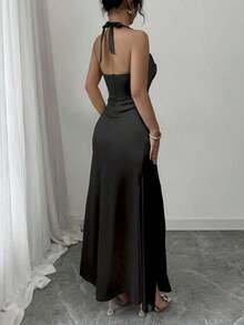 Vestido camisero elegante de color champagne, con tela de satén elástica y abertura lateral de largo maxi - Negro - Ver 2