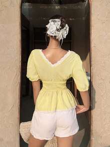 Blusa de mujer con pliegues, fruncido profundo y parches de encaje para vacaciones - Amarillo - Ver 3