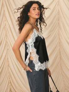 -E Elegante conjunto de vacaciones para mujer con top de tirantes finos, ajuste ceñido, de satén beige con ribete de encaje - Negro 2 - Ver 1