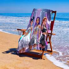 Toalha de praia vibrante com estampa de show de anime - Microfibra supermacia de secagem rápida com design brilhante em prata e rosa neon. Perfeita para piscina, viagens, camping, ioga e uso externo. Lavável à máquina. - Multicolorido - Ver 5