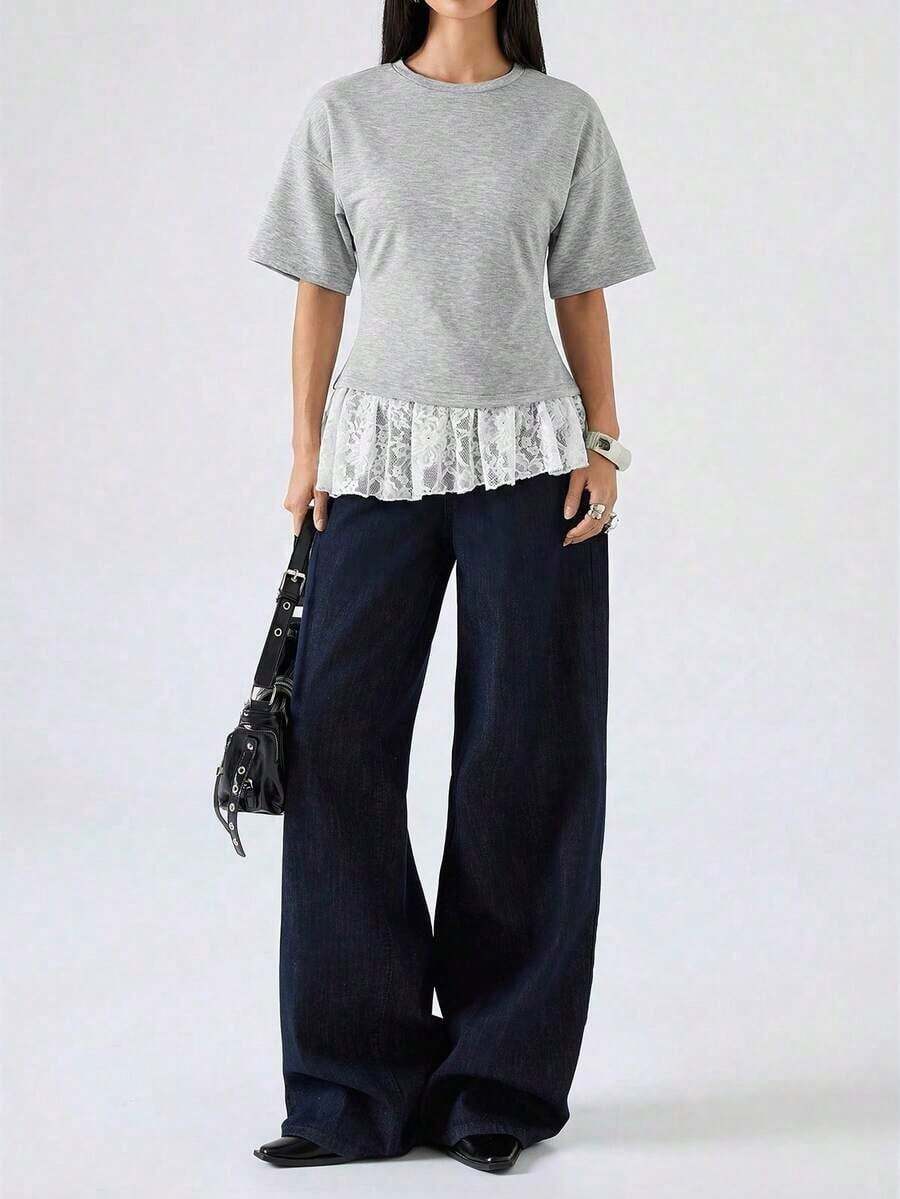 Camiseta de mujer de unicolor con cuello redondo, hombros caídos, manga corta, parche de encaje, bajo irregular con volantes - Gris - Ver 1