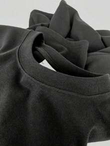 T-shirts graphiques pour hommes, collection été. T-shirts graphiques pour hommes, collection été. Graphique symbolique vintage avec deux mains se touchant, entouré d'un motif solaire et d'un oiseau en vol, symbole de la transience. T-shirt pour hommes, parfait pour les tenues décontractées et de vacances. - Noir - Voir 5