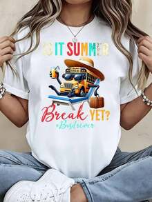 Camiseta negra de conductor de autobús escolar en vacaciones de verano con estampado de un autobús escolar de dibujos animados con gafas de sol ombrero bebiendo un cóctel en una silla de playa, para maestros y conductores drsión de verano - Blanco - Ver 2