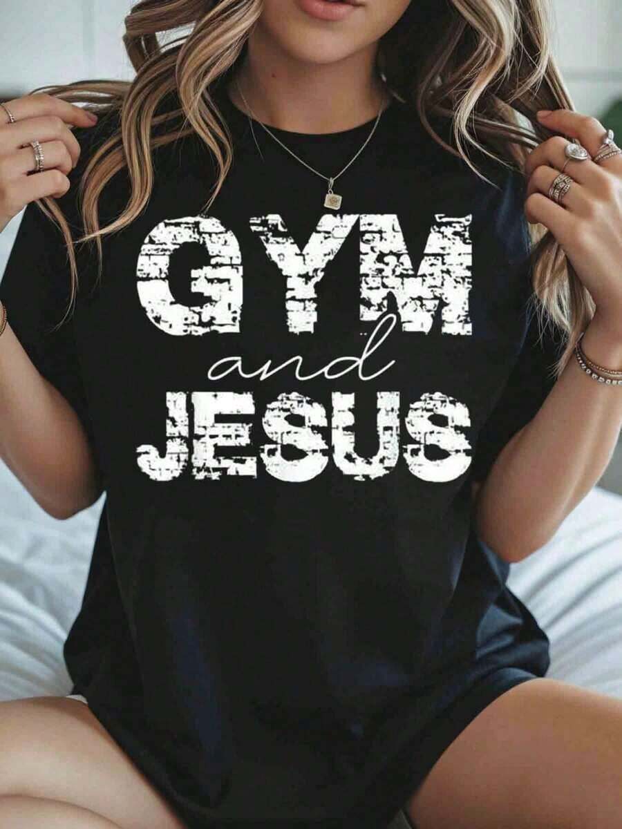 Camiseta Oversized de Manga Corta con Estampado 'Gym And Jesus' para Mujer, Corte Holgado Casual, para Entrenamiento y Uso Diario, Top de Moda Inspirado en la Fe, Estilo Casual - Negro - Ver 1