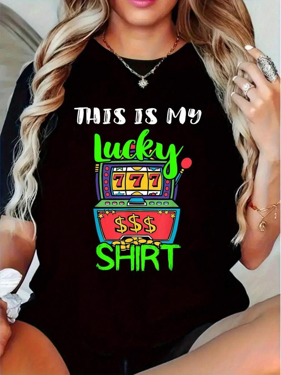 La camisa para hombre Elegant Daily Top pesa 6.35 onzas, está hecha de material de color sólido y presenta un estampado en una sola cara. Tiene cuello redondo y mangas cortas. El diseño presenta un tema de máquina giratoria y ofrece una función de rotación libre, lo que lo convierte en un regalo perfecto para hombres y padres. Camiseta de Moda Chic - Negro - Ver 1