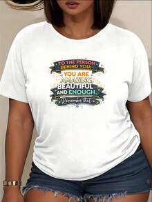 Camiseta clásica diseñada para animar a quienes te siguen, con un vibrante diseño de cinta, perfecta para primavera y verano. Tiene cuello redondo y mangas cortas, ideal para salidas informales, trabajo y vacaciones. Éxito de . - Blanco - Ver 3