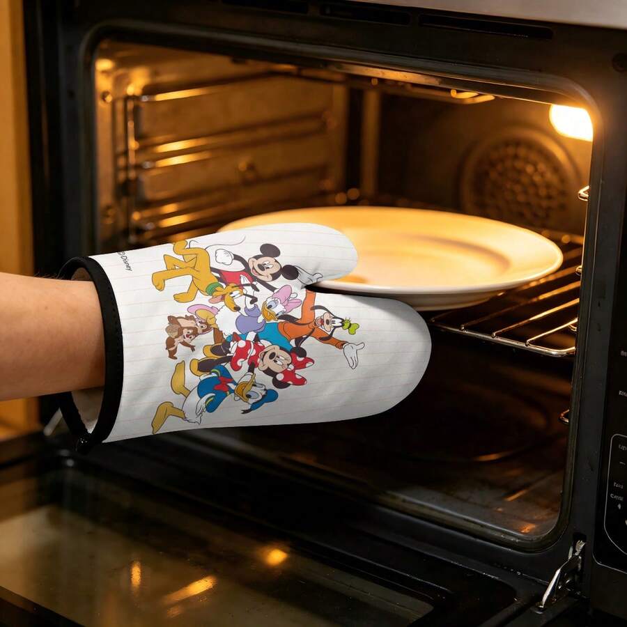 Bộ găng tay lò nướng chính hãng Disney Mickey và những người bạn, làm từ chất liệu cotton dày dặn, bền chắc, thích hợp để nướng bánh, nấu nướng, nướng thịt, với họa tiết Mickey, Minnie và Donald Duck dễ thương. - Màu hỗn hợp - Xem 1