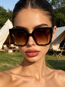 1 par de gafas de moda cuadradas con efecto carey, accesorio de verano / accesorio de atuendo / accesorio para mujer / accesorio de moda, atuendo de viaje, accesorio de playa, adecuado para actividades al aire libre, estilo deportivo, viaje, atuendos de festival, playa, festival de música electrónica, ambiente de vacaciones, conducir, atuendos al aire libre, salida familiar, atuendo elegante, alta protección, senderismo, estilo callejero - Negro en la parte superior y pudín de tofu en la parte inferior. - Ver 1