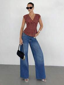 Blusa de mujer con cuello en V a rayas, plisada y con bajo asimétrico - Burdeos - Ver 3