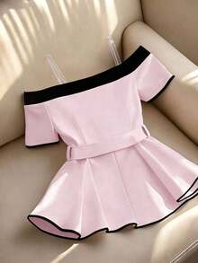 Blusa elegante y de moda para mujer, con diseño minimalista y versátil, con contraste de color negro y blanco, decoración de hebilla metálica y volantes en el bajo, para el verano - Rosa Pálido - Ver 2