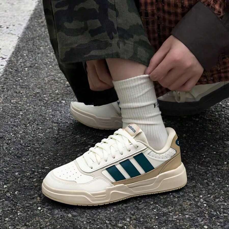 Adidas 阿迪達斯男士春夏新款時尚潮流百搭休閒運動板鞋 - 白色/褐色 - 查看 1
