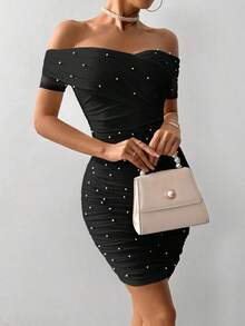 Vestido mini ajustado de mujer con hombros abiertos, manga corta, abalorios y drapeado - Negro - Ver 4