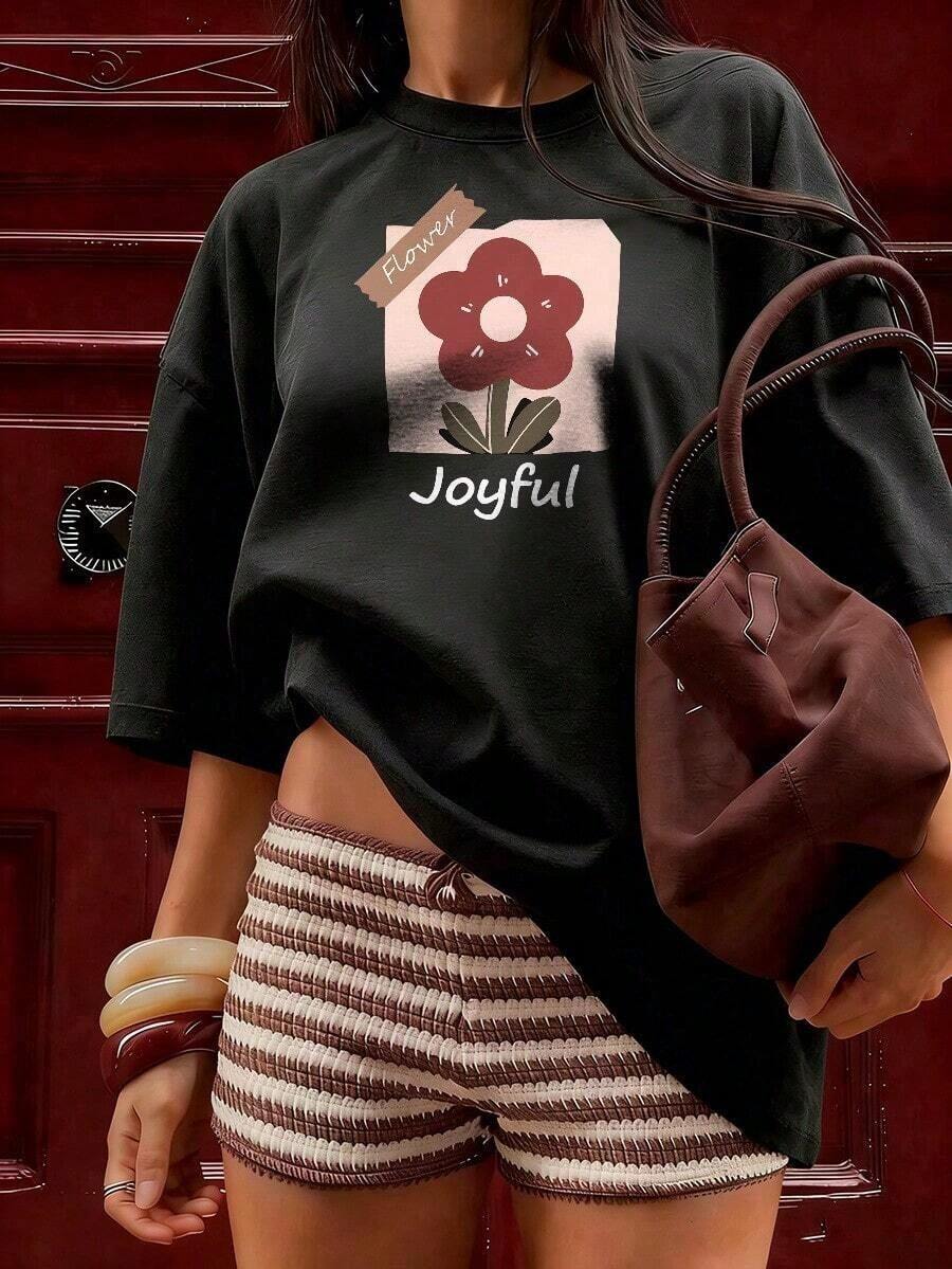 Remera Estampado Flor Minimalista Feliz,Camiseta de manga corta de moda para primavera y verano de 2026, hecha en México, 180 gramos. Estampado de dibujos animados, modelo de pareja, apta para uso interior o exterior. Cuello redondo, unisex, ideal para oficina y ocio. Paquete de una pieza. - Negro - Ver 1