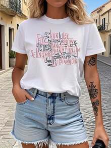 Una camiseta de manga corta y cuello redondo para mujer con un estampado de laberinto o línea entrelazada, perfecta para salidas casuales, regalos festivos y reuniones con amigos. - Blanco - Ver 1