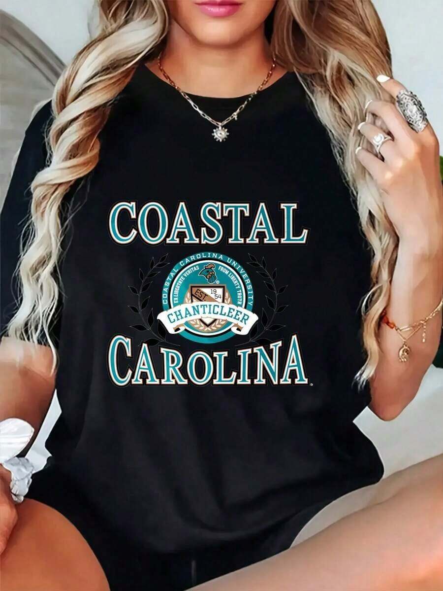 Camiseta de manga corta de algodón para mujer, opciones en negro y blanco, transpirable, corte holgado, cuello redondo, estampado con el logotipo de Coastal Carolina Chanticleer, camisetas gráficas de gran tamaño, diseño exquisito, estilo casual y moderno, camisetas de verano, adecuadas para uso diario informal, entrenamientos en casa, actividades al aire libre, vacaciones en la playa, ideal para regalar ropa de mujer, 100% algodón de alta calidad. - Negro - Ver 1