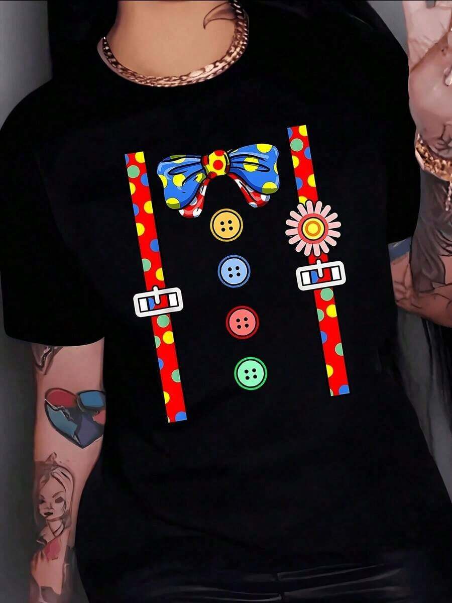 Cheerful Print With Blue And Red Bow, Multicolored Buttons And Polka Dot Suspenders That Evoke Fun And Festive Spirit. Women's T-Shirt, 100% Cotton, Casual, Comfortable And Modern - 黑色 - 查看 1
