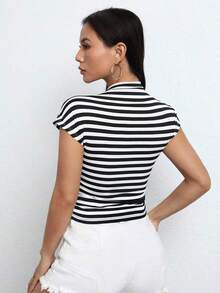 Camiseta crop con estampado de rayas de manga murciélago - Blanco y Negro - Ver 2