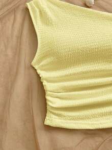 Top ajustado y fluido con tirantes asimétricos y hombros descubiertos en color amarillo claro, adecuado para fiestas, vacaciones, festivales de música, estilo bohemio, citas, tardes de té - amarillo ganso - Ver 5