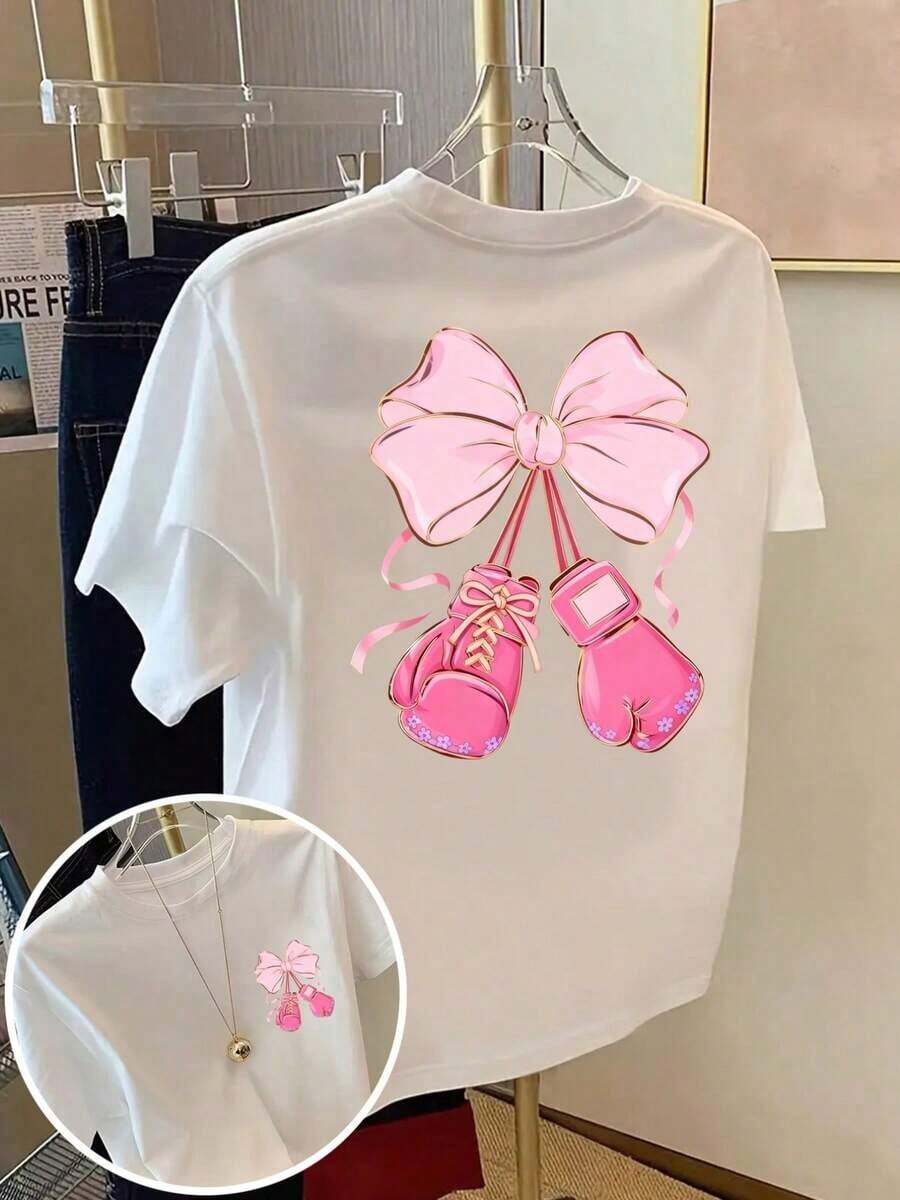 Camisetas de manga corta de talla grande para mujer, ideales para el verano, tops básicos para el día a día, camiseta de manga corta con paneles frontales y traseros - Guantes de boxeo rosados, decoración de lazo, estampado moderno - Camiseta estampada de primavera/verano para mujer, artículo de moda, transpirable y cómoda. - Blanco - Ver 1