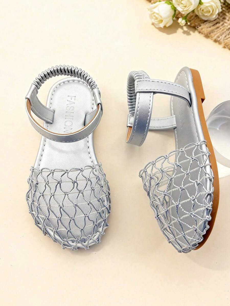 1 đôi sandal cho bé gái, chất liệu lưới dệt màu bạc, kiểu dáng bohemian, đế bằng, thích hợp cho các bữa tiệc mùa hè, đi chơi hàng ngày và đi biển. - Bạc - Xem 1