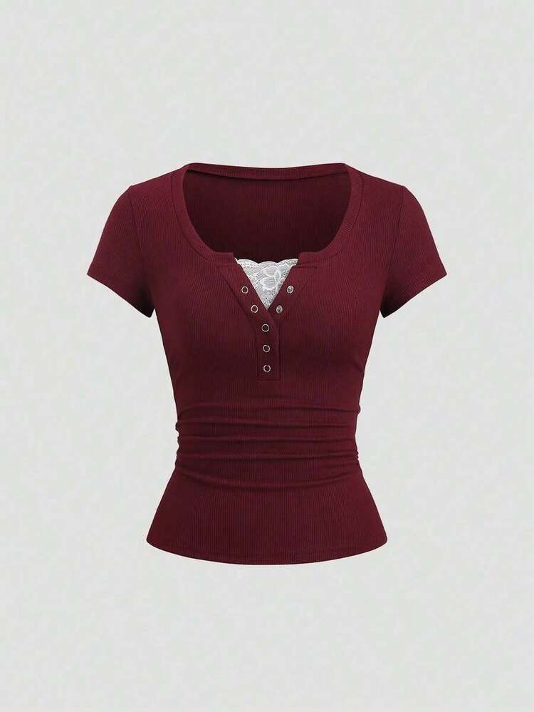 Camiseta de manga corta de unicolor con recorte de encaje de ojal semi-abierto para mujer, estilo urbano - Rojo - Añade 1
