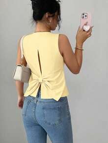 Camiseta de tirantes de mujer de algodón a rayas con lazo y escote en V sin espalda.Ajustada y que realza la figura, muestra por completo el encanto femenino.Adecuada para otoño e invierno, es una opción ideal para citas, vacaciones, ir al - Amarillo claro - Ver 2