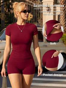 Conjunto de camiseta de manga corta de cuello redondo y pantalones cortos deportivos con bolsillo lateral para mujer, para el verano - Rojo - Ver 2