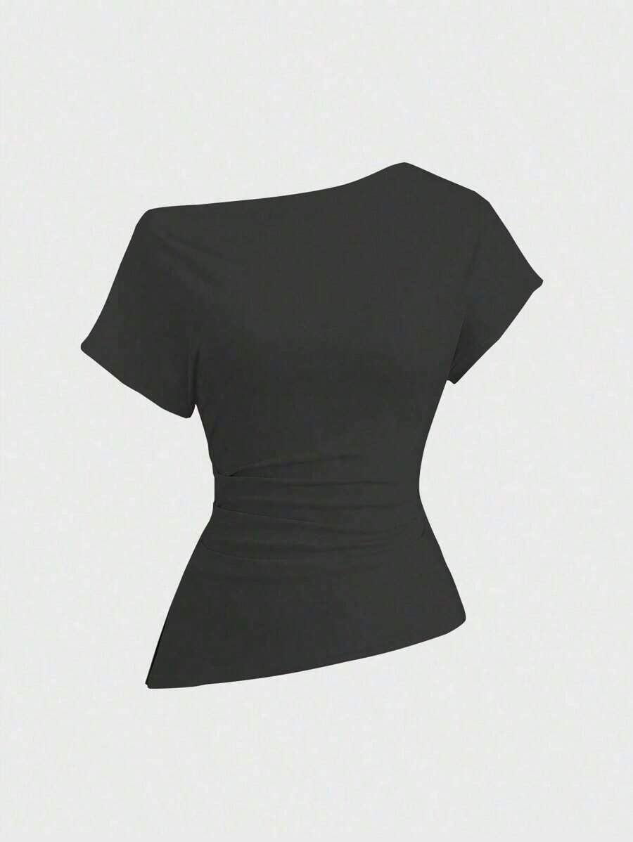 Camiseta de mujer de unicolor con pliegues, ajuste ceñido y hombro asimétrico de manga corta - Negro - Ver 1